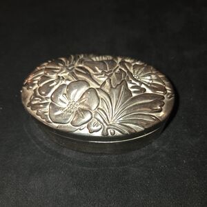 Beautiful International Silver Silverplated Oval Jewelry Trinket Box 1994 Floral